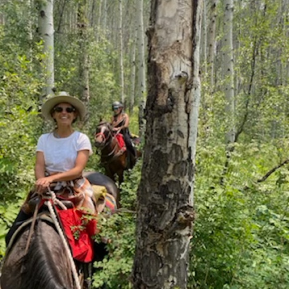 Meet your Posher, Marissa - Picture 2 of 5